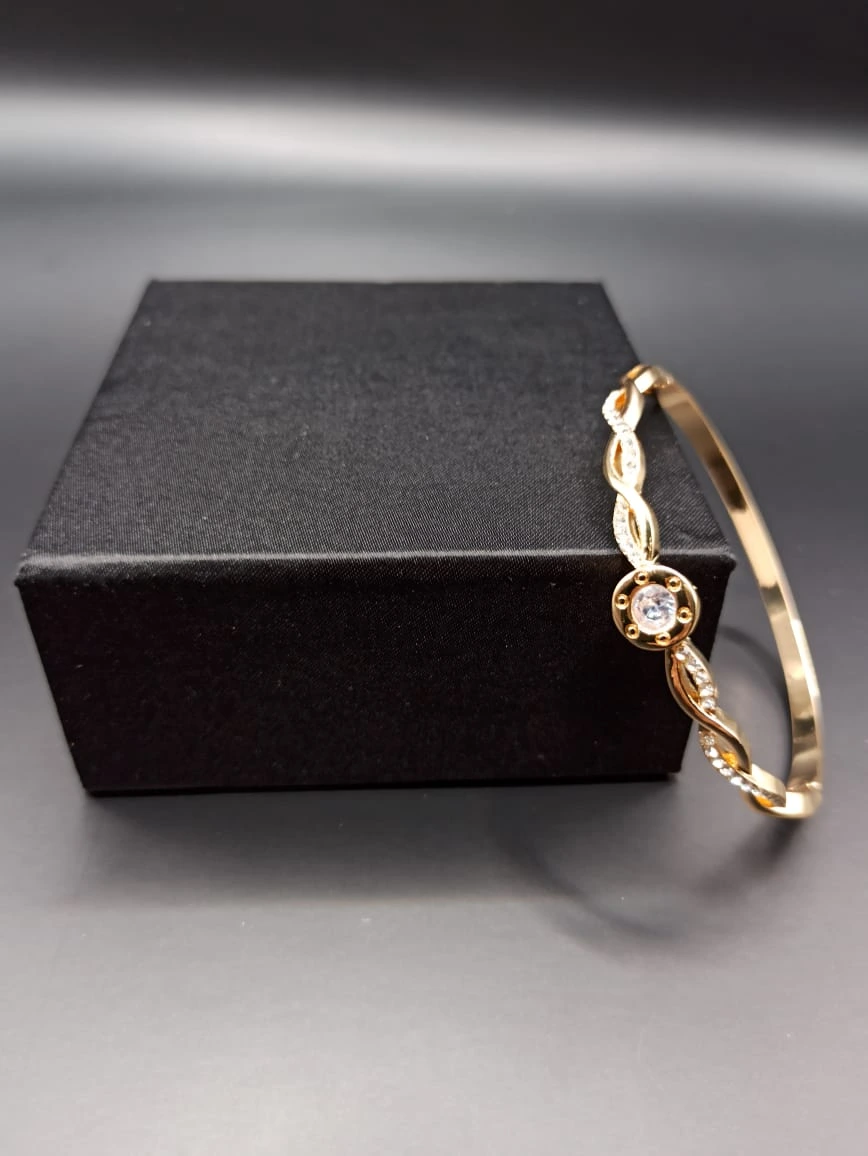 Aurum Gold Bracelet - Image 3