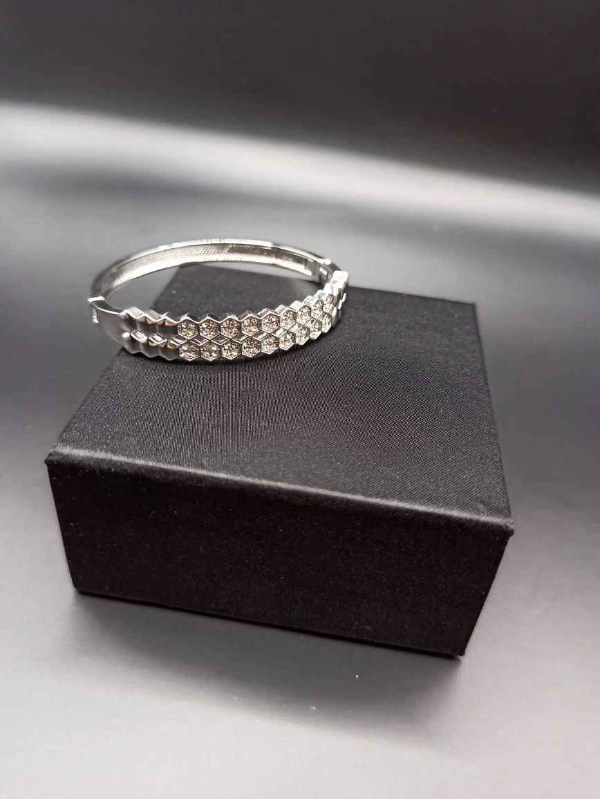 Eternal Glow Bracelet - Image 3